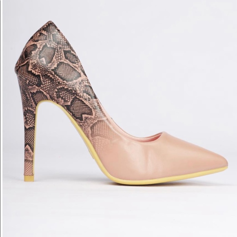 A Pair of Women Fashion Pink Pointed Toe Stilletos